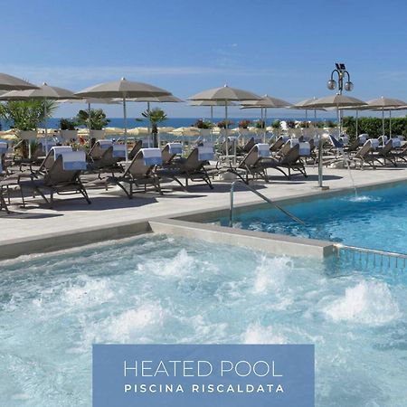 Hotel Cavalieri Palace & Suites Lido di Jesolo Exterior foto