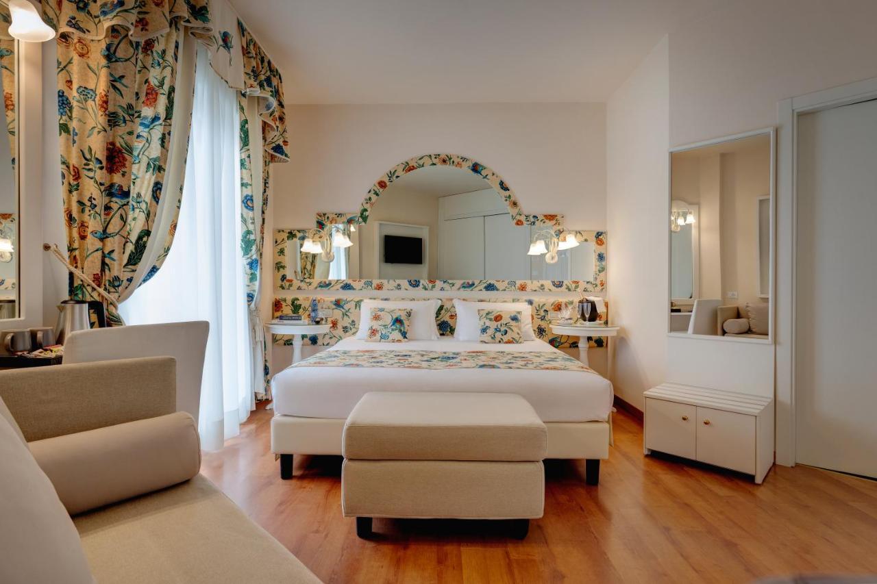 Hotel Cavalieri Palace & Suites Lido di Jesolo Exterior foto
