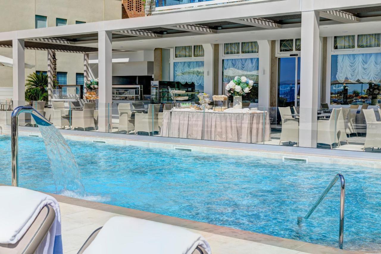 Hotel Cavalieri Palace & Suites Lido di Jesolo Exterior foto