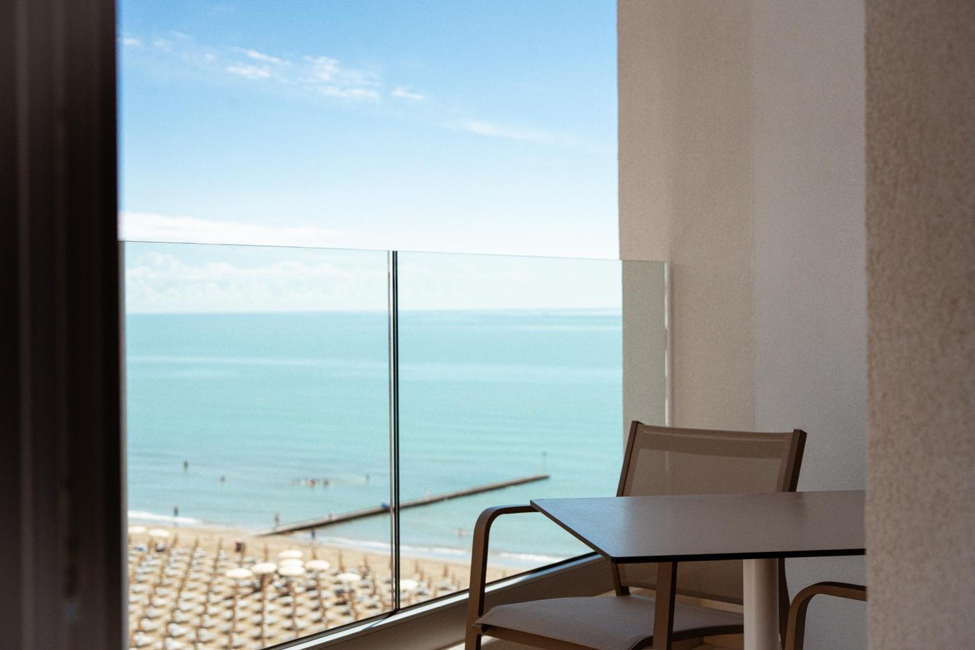 Hotel Cavalieri Palace & Suites Lido di Jesolo Exterior foto